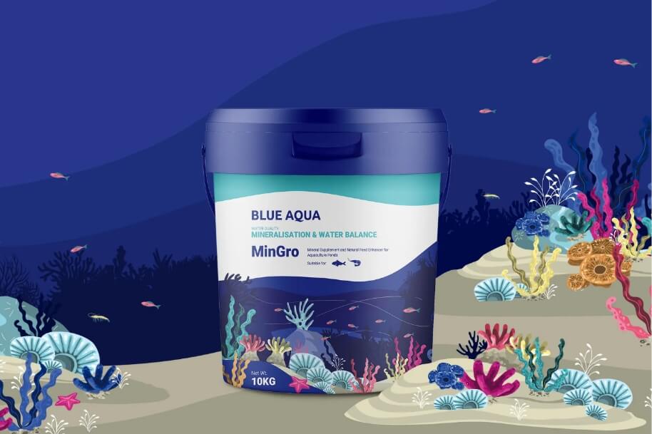 Blue Aqua MinGro bucket for mineralisation and water balance, 10 kg, shown against a colorful coral reef underwater scene.
